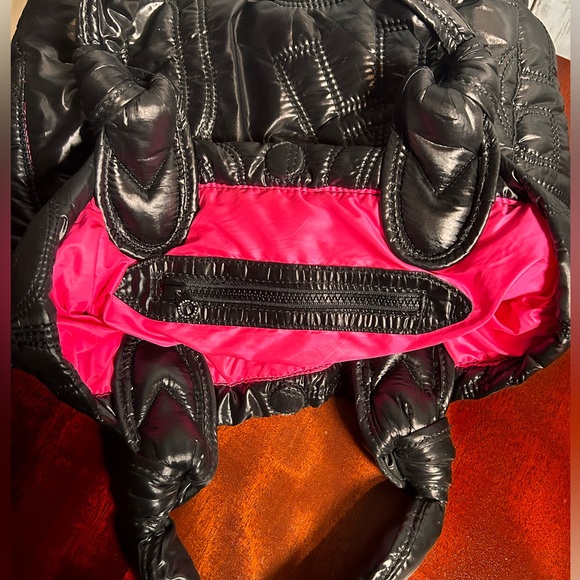 MARC BY MARC JACOBS | Quilted Puffer Bag Black and Pink - Picture 9 of 16